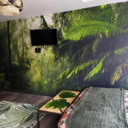 Spa Mensignac 아파트